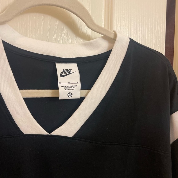 Nike tshirt - Picture 2 of 3